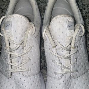 Men’s white nikes